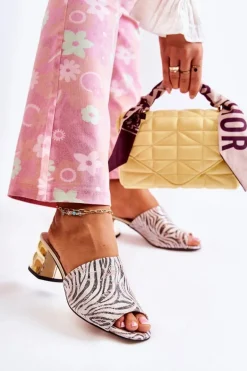 Skórzane Klapki Damskie Wzór Zebra Na Obcasie Różowo-Białe Perry