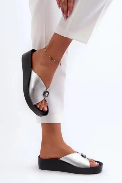 Skórzane Klapki Damskie Z Ozdobą Srebrne S.Barski KV27-027