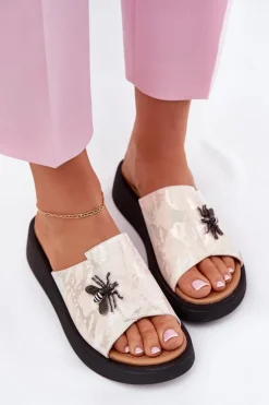 Skórzane Klapki Damskie Z Broszką Vinceza 66752 Beżowe