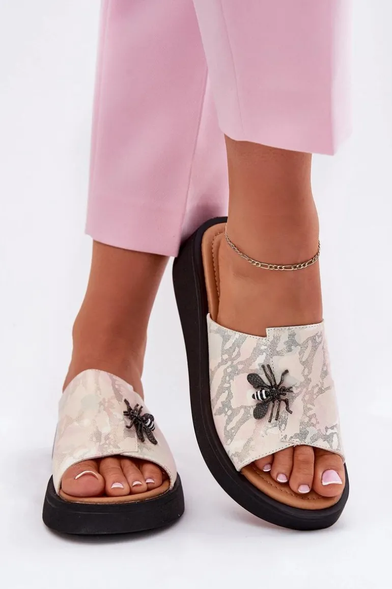 Skórzane Klapki Damskie Z Broszką Vinceza 66752 Beżowe