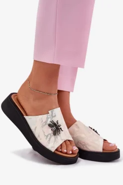 Skórzane Klapki Damskie Z Broszką Vinceza 66752 Beżowe