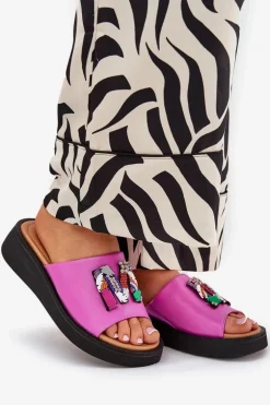 Skórzane Klapki Damskie Z Ozdobą Fuksja Asames