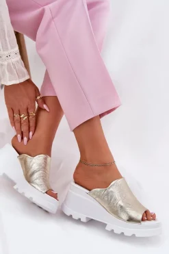 Skórzane Klapki Na Koturnie Artiker 56C0435 Złote