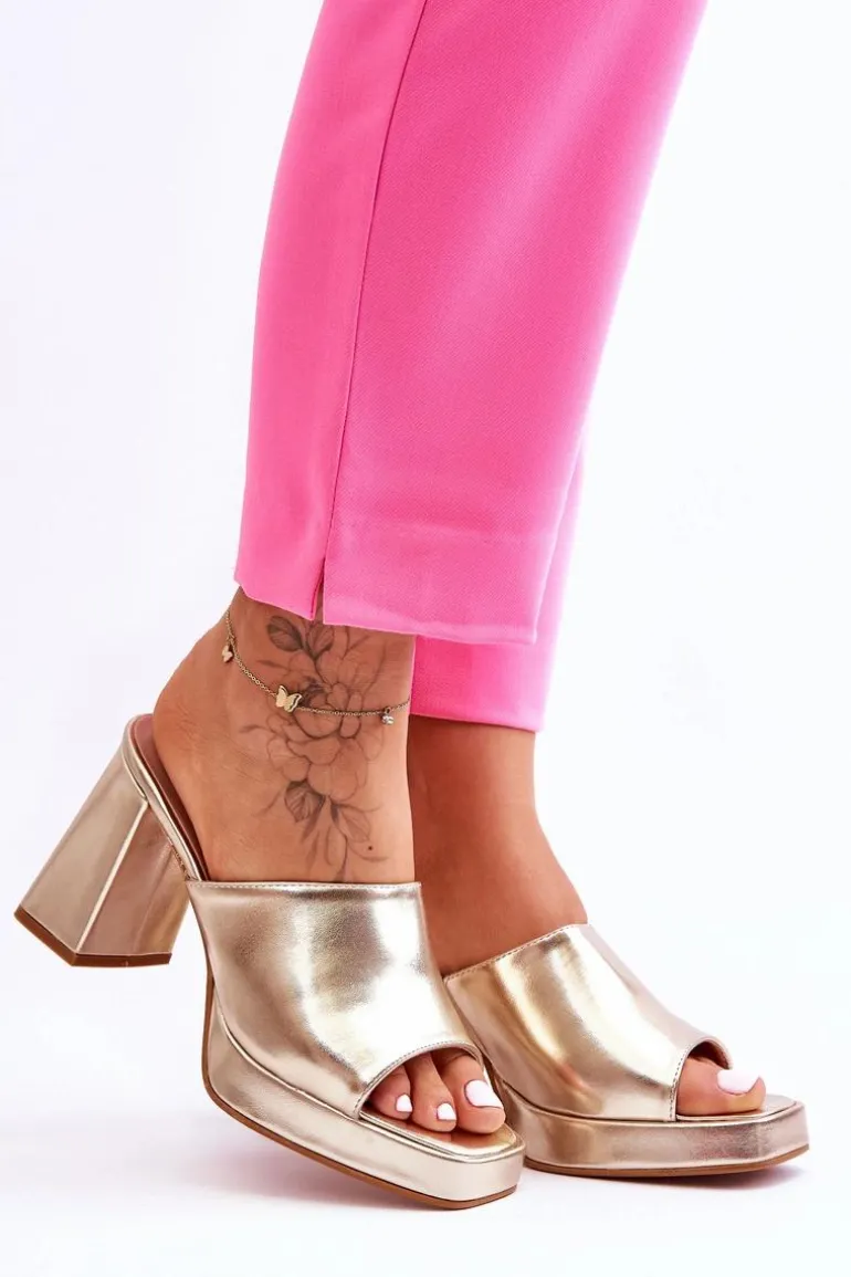 Skórzane Klapki Na Obcasie Złote Livesa