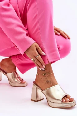 Skórzane Klapki Na Obcasie Złote Livesa