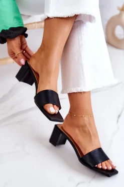 Skórzane Klapki Na Obcasie Czarne Netty