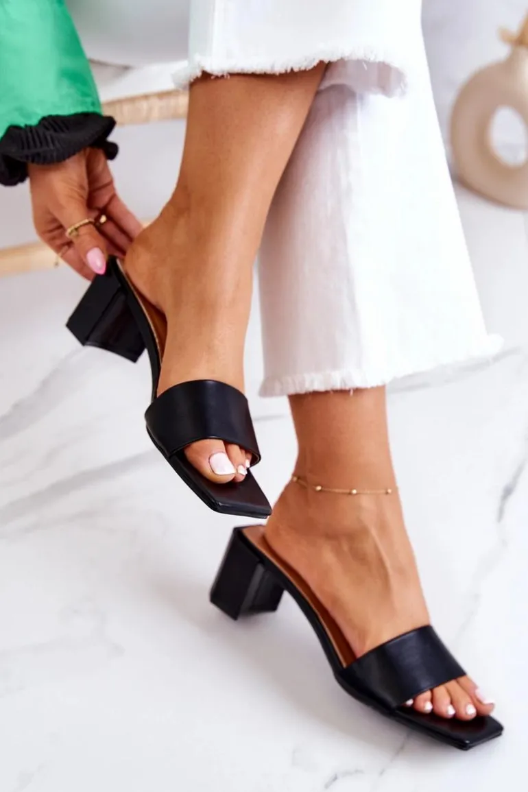 Skórzane Klapki Na Obcasie Czarne Netty