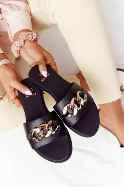 Skórzane Klapki Z Łańcuszkiem Nicole 2652 Czarne