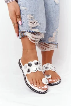 Skórzane Klapki Z Dżetami Białe Ava