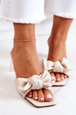 Skórzane Klapki Z Kokardą Beżowe Rosalee