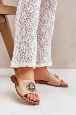 Skórzane Klapki Z Ozdobą Na Płaskim Obcasie Lewski 3047/O Beżowe