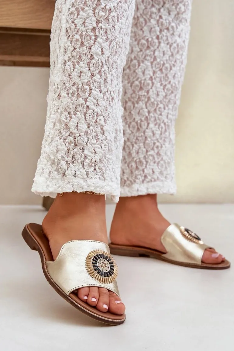 Skórzane Klapki Z Ozdobą Na Płaskim Obcasie Zazoo 3047/O Złote