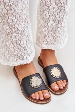 Skórzane Klapki Z Ozdobą Na Płaskim Obcasie Zazoo 3047/O Czarne