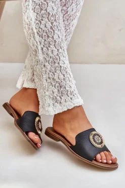 Skórzane Klapki Z Ozdobą Na Płaskim Obcasie Zazoo 3047/O Czarne