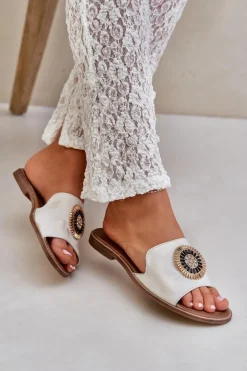 Skórzane Klapki Z Ozdobą Na Płaskim Obcasie Lewski 3047/O Złoty Przecierany