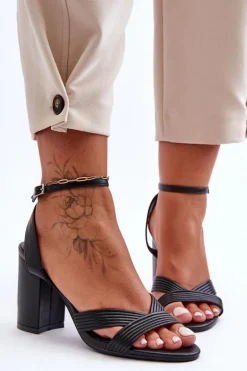 Skórzane Klasyczne Sandałki Na Słupku Czarne Zipola
