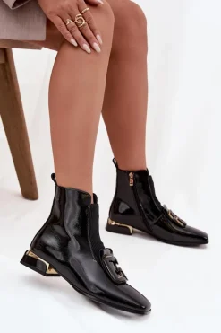 Skórzane Lakierowane Botki Damskie Na Niskim Obcasie Z Ozdobą D&A MR52-216 Czarne