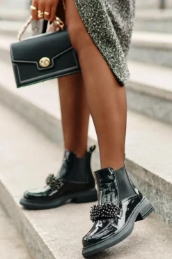 Skórzane Lakierowane Botki Z Ozdobą Wsuwane Ocieplane Czarne Solimav