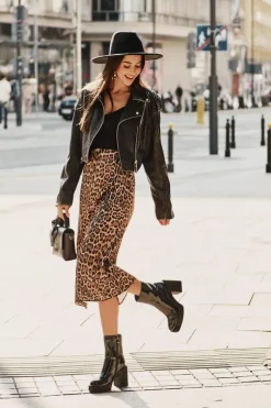 Skórzane Lakierowane Botki Damskie Na Masywnym Słupku Ocieplane D&A CR42-189 Czarne