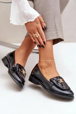 Skórzane Lakierowane Mokasyny Ze Złotą Ozdobą Laura Messi 2927 Czarne