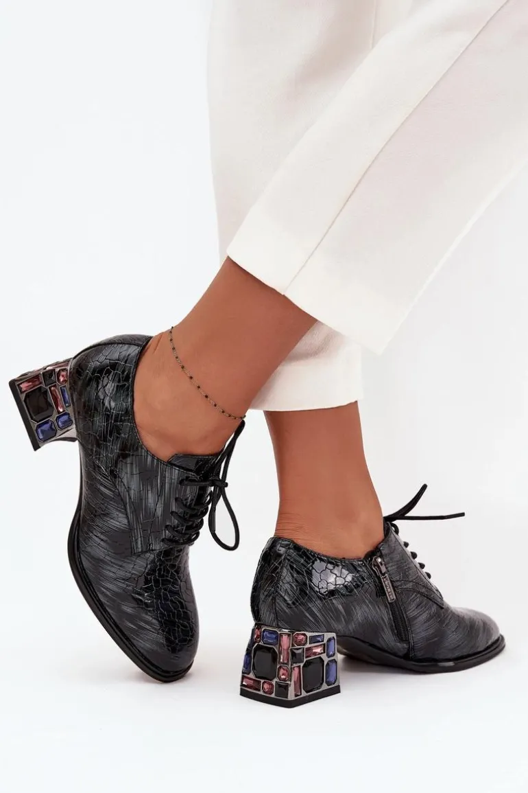 Skórzane Lakierowane Półbuty Damskie Na Obcasie Z Kryształkami Artiker 57C0072 Szare