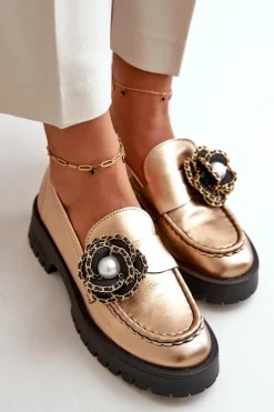 Skórzane Mokasyny Damskie Ozdobione Kwiatkiem Złote CheBello 4520