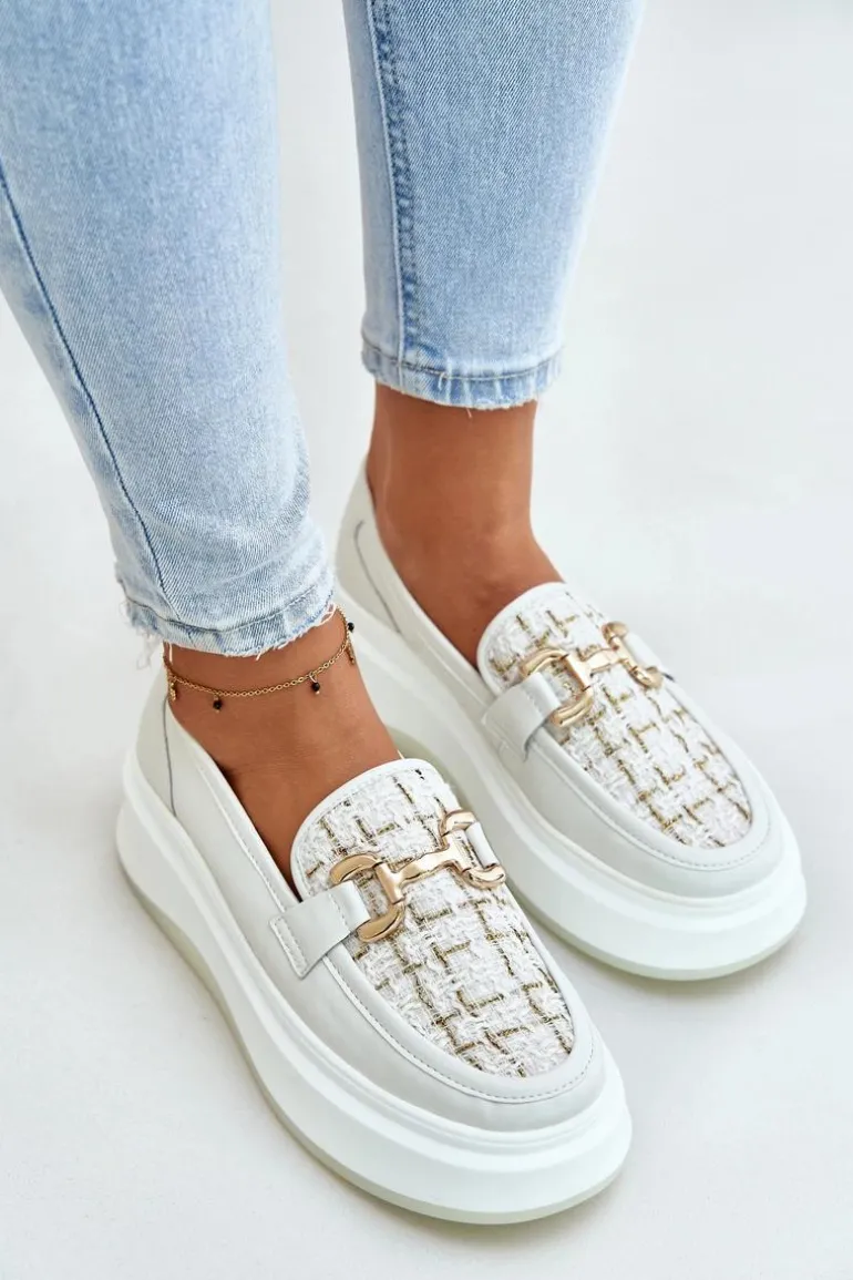 Skórzane Mokasyny Damskie Na Platformie Ze Złotą Ozdobą Vinceza 89105 Jasnobeżowe