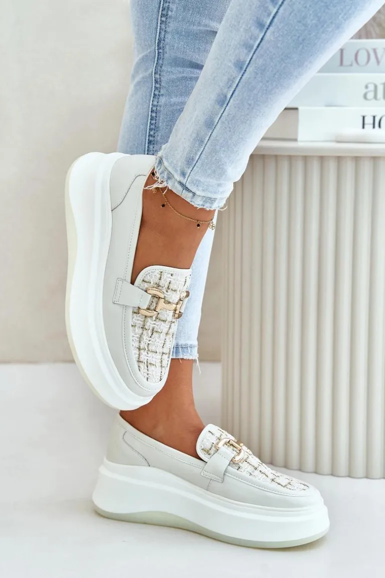 Skórzane Mokasyny Damskie Na Platformie Ze Złotą Ozdobą Vinceza 89105 Jasnobeżowe