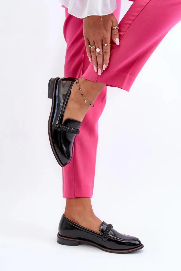 Skórzane Mokasyny Damskie Z Ozdobnym Paseczkiem Lakierowane Czarne Saosin