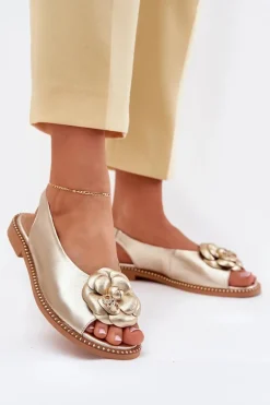 Skórzane Płaskie Sandały Z Ozdobą CheBello 4642 Złote