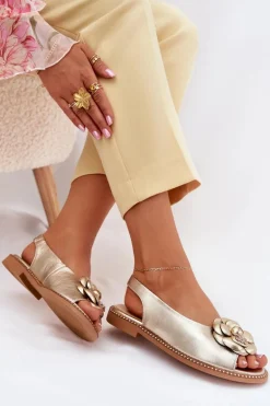 Skórzane Płaskie Sandały Z Ozdobą CheBello 4642 Złote