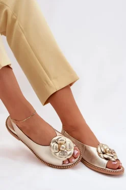 Skórzane Płaskie Sandały Z Ozdobą CheBello 4642 Złote