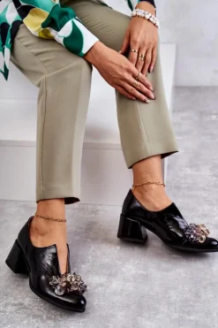 Skórzane Półbuty Gładkie Z Jasną Ozdobą Czarne Delaver