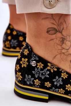 Skórzane Półbuty Maciejka Żółte Kwiaty 05035-38 Czarne