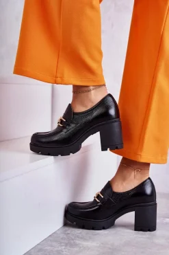 Skórzane Półbuty Na Słupku Ze Złotą Ozdobą Czarne Lemar Mikeyla