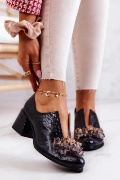 Skórzane Półbuty Wzór Krokodyl Z Ozdobą Czarne Delaver