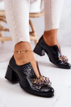 Skórzane Półbuty Wzór Krokodyl Z Ozdobą Czarne Delaver