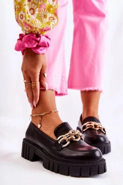 Skórzane Półbuty Z Ozdobnym Łańcuchem Czarne Carmine