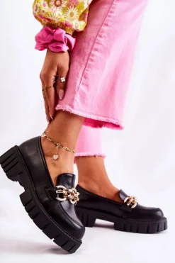 Skórzane Półbuty Z Ozdobnym Łańcuchem Czarne Carmine