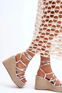 Skórzane Sandałki Na Koturnie Srebrne Margaritt