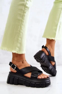 Skórzane Sandałki Na Platformie Czarne Betti