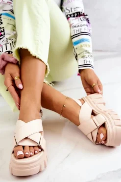 Skórzane Sandałki Na Platformie Jasnobeżowe Betti