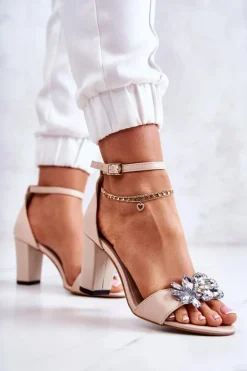 Skórzane Sandałki Na Słupku Z Ozdobą Beżowe Milessa