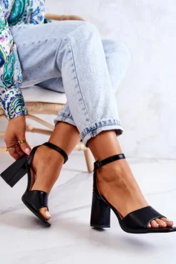 Skórzane Sandałki Na Słupku Czarne Estrella