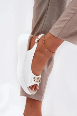 Skórzane Sandały Damskie Na Koturnie Z Ozdobnym Detalem S.Barski LR51-593 Białe