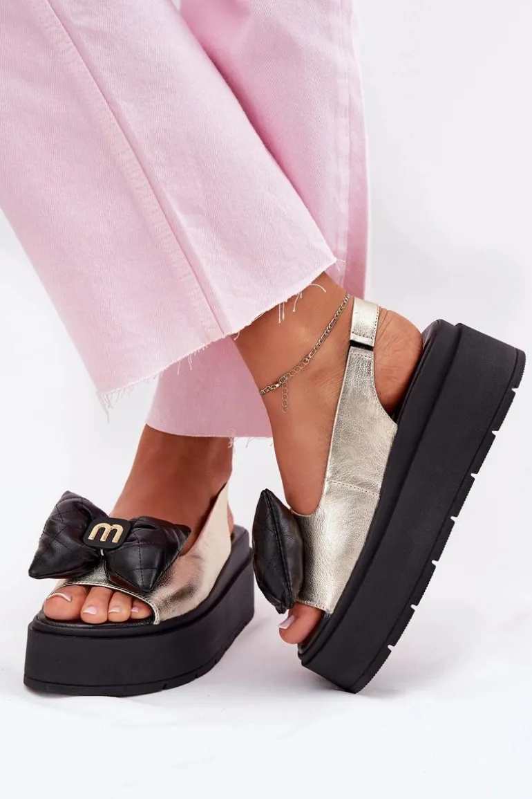 Skórzane Sandały Damskie Na Platformie Z Kokardą CheBello 4641 Złoto-Czarne