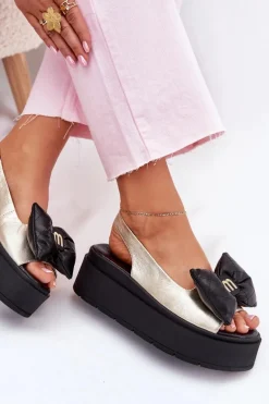 Skórzane Sandały Damskie Na Platformie Z Kokardą CheBello 4641 Złoto-Czarne