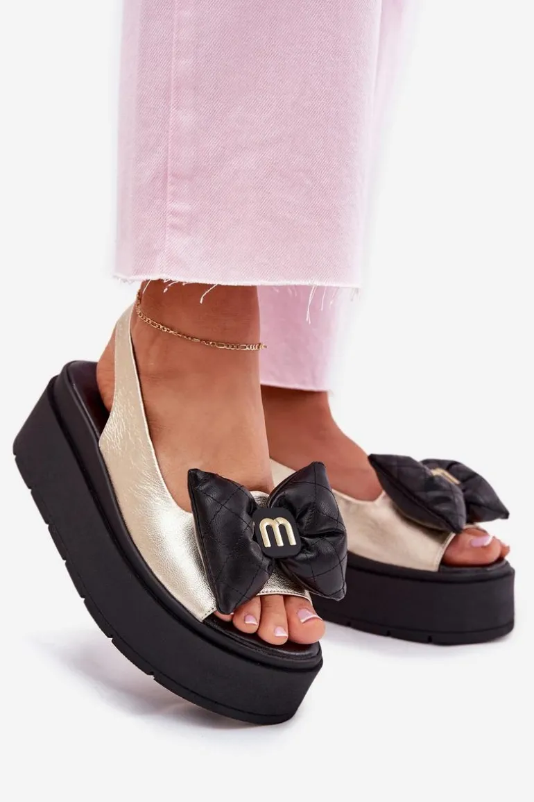Skórzane Sandały Damskie Na Platformie Z Kokardą CheBello 4641 Złoto-Czarne