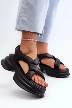 Skórzane Sandały Damskie Na Masywnej Podeszwie Czarne GOE NN2N4106