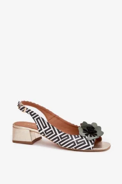 Skórzane Sandały Damskie Na Klocku Z Ozdobnym Kwiatem Laura Messi 2973 Biało-Czarne